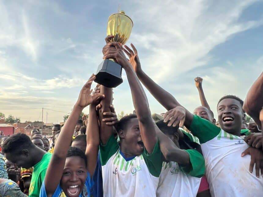 L’ONIDS Sensibilise les Ados et Jeunes de Karpala A Travers un Match de Football